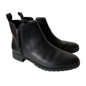 Caslon Brielle water resistant black leather ankle bootie size 7.5